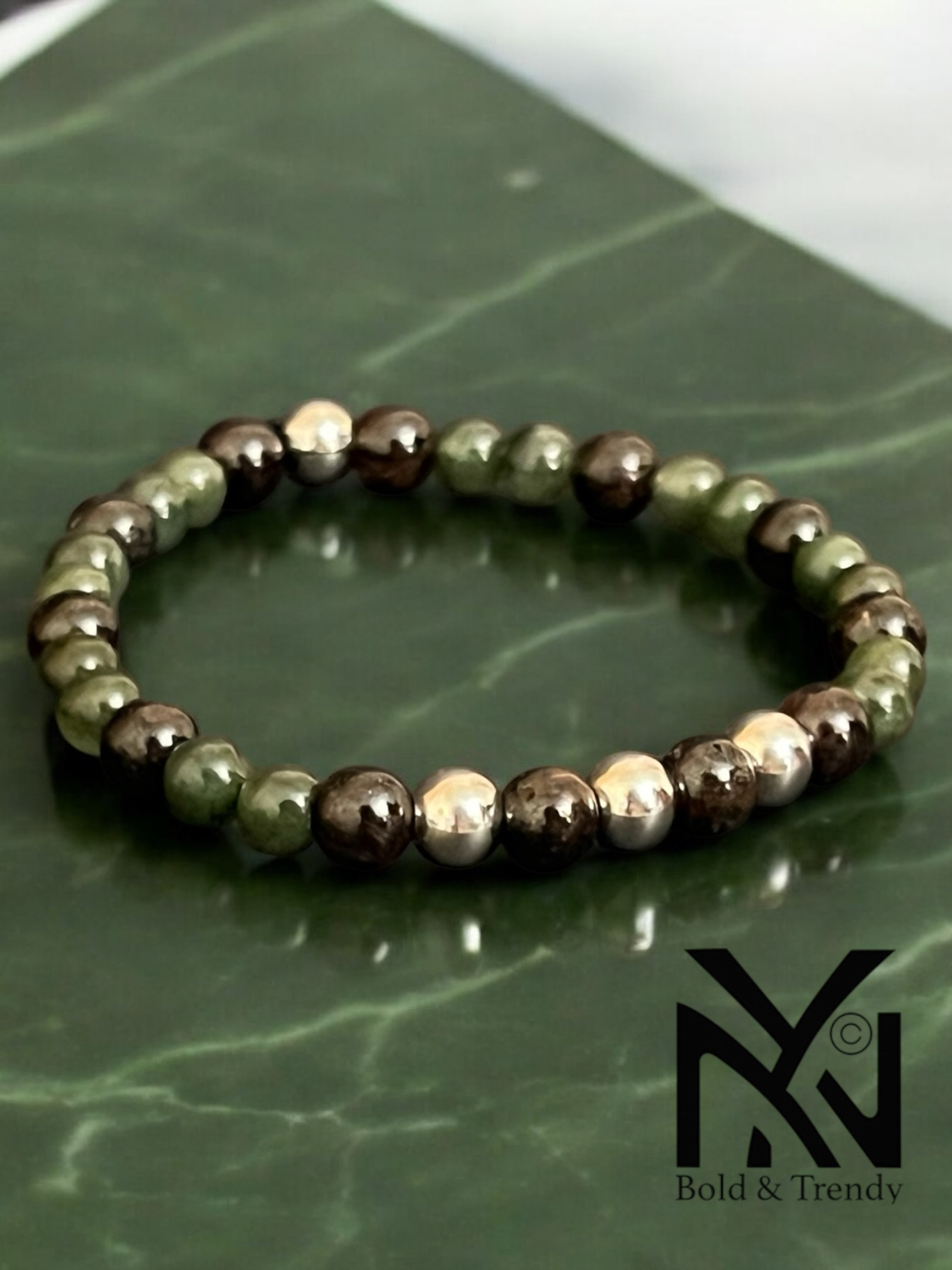 Nuit Sombre bracelet showcasing dark garnet and green jade stones, symbolizing strength and tranquility