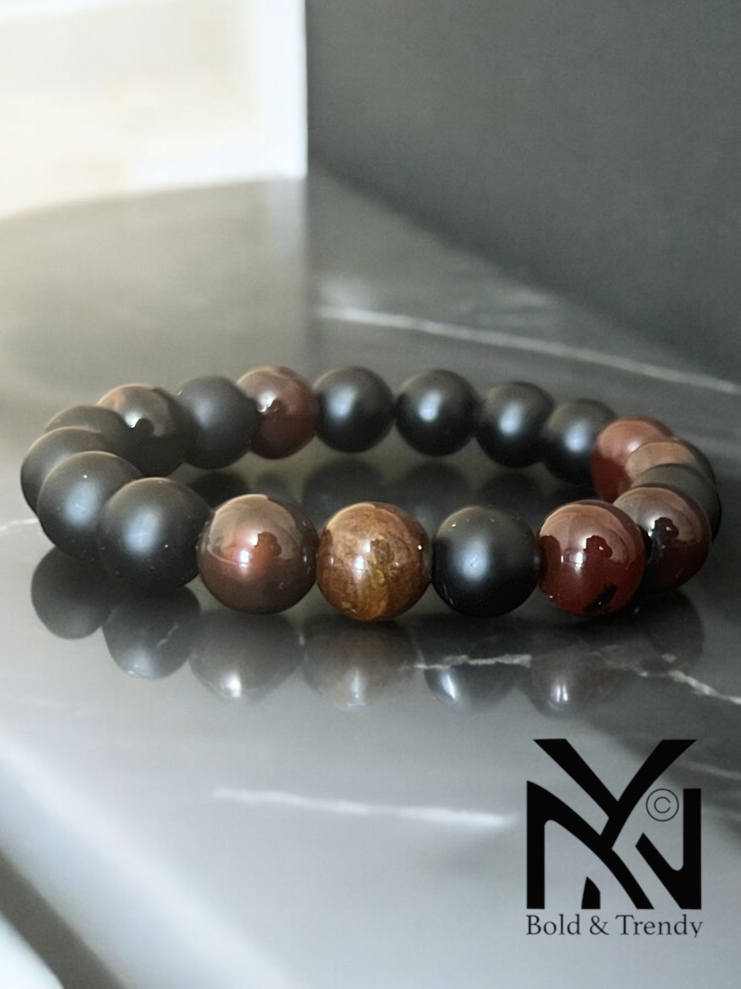 Force et Sérénité - Elegant Agate and Matt Onyx Bracelet for Grounding and Protection